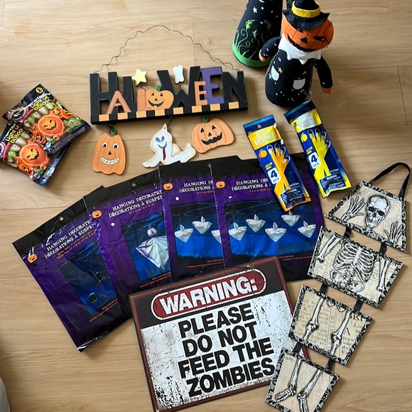 ASSORTED HALLOWEEN PARTY DECORATIONS - Picture 1 of 8